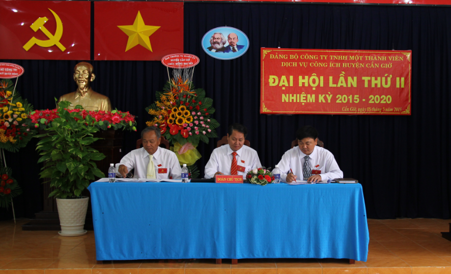 Đoàn chủ tịch đại hội